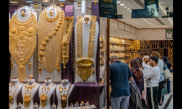 Dubai Gold Prices Dip as Trump Pauses Iran Strike Plan